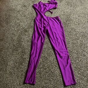 Hi I’m selling this fashion nova purple jump suit that never been worn.